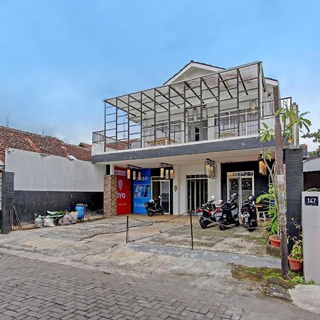 Oyo 91952 Oase Hostel Yogyakarta Kültér fotó