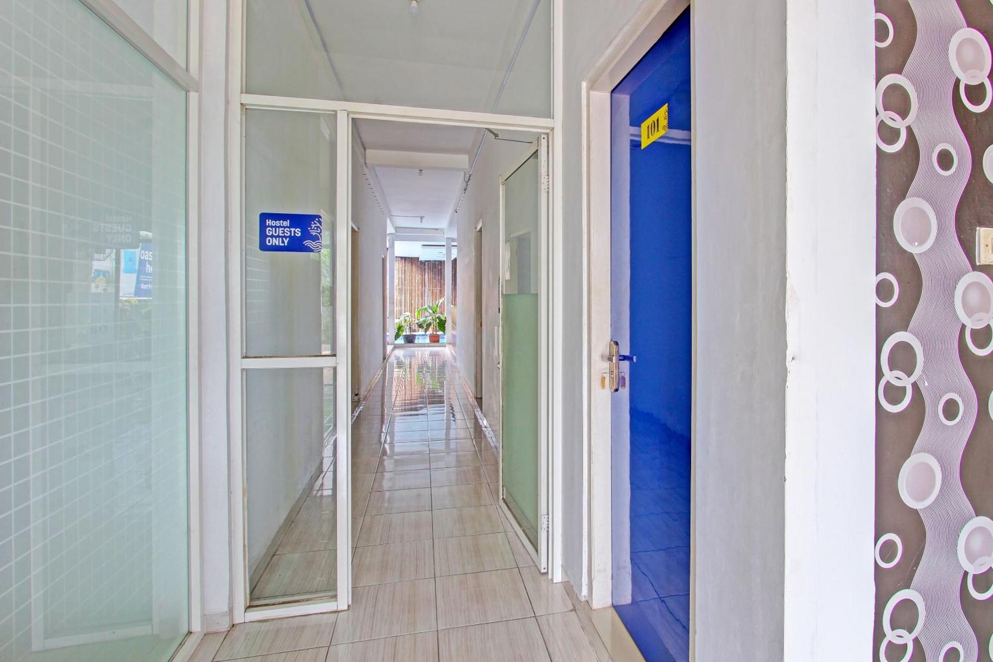 Oyo 91952 Oase Hostel Yogyakarta Kültér fotó