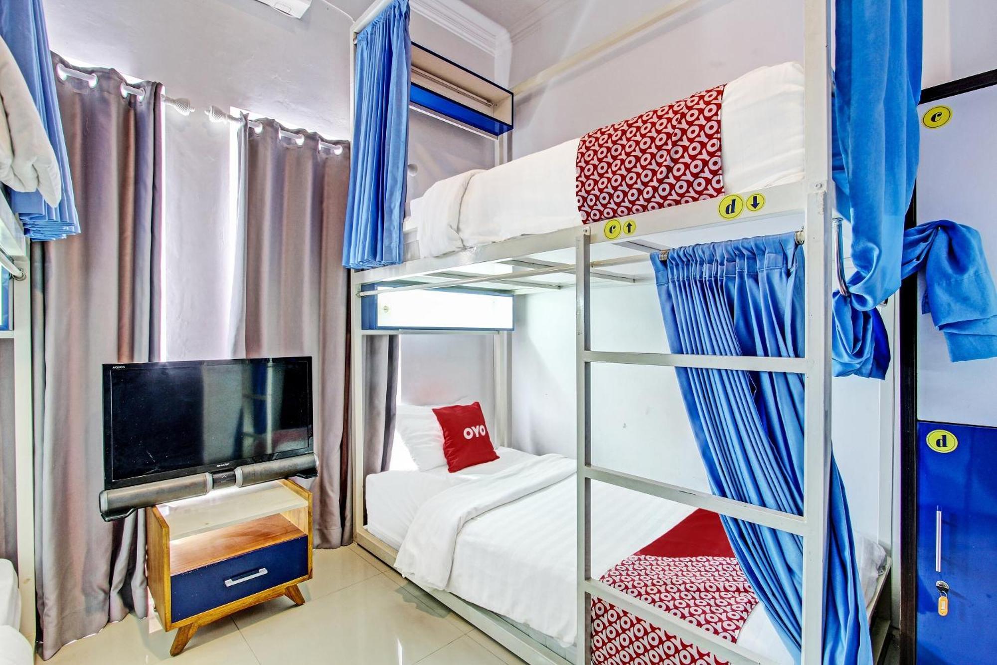 Oyo 91952 Oase Hostel Yogyakarta Kültér fotó