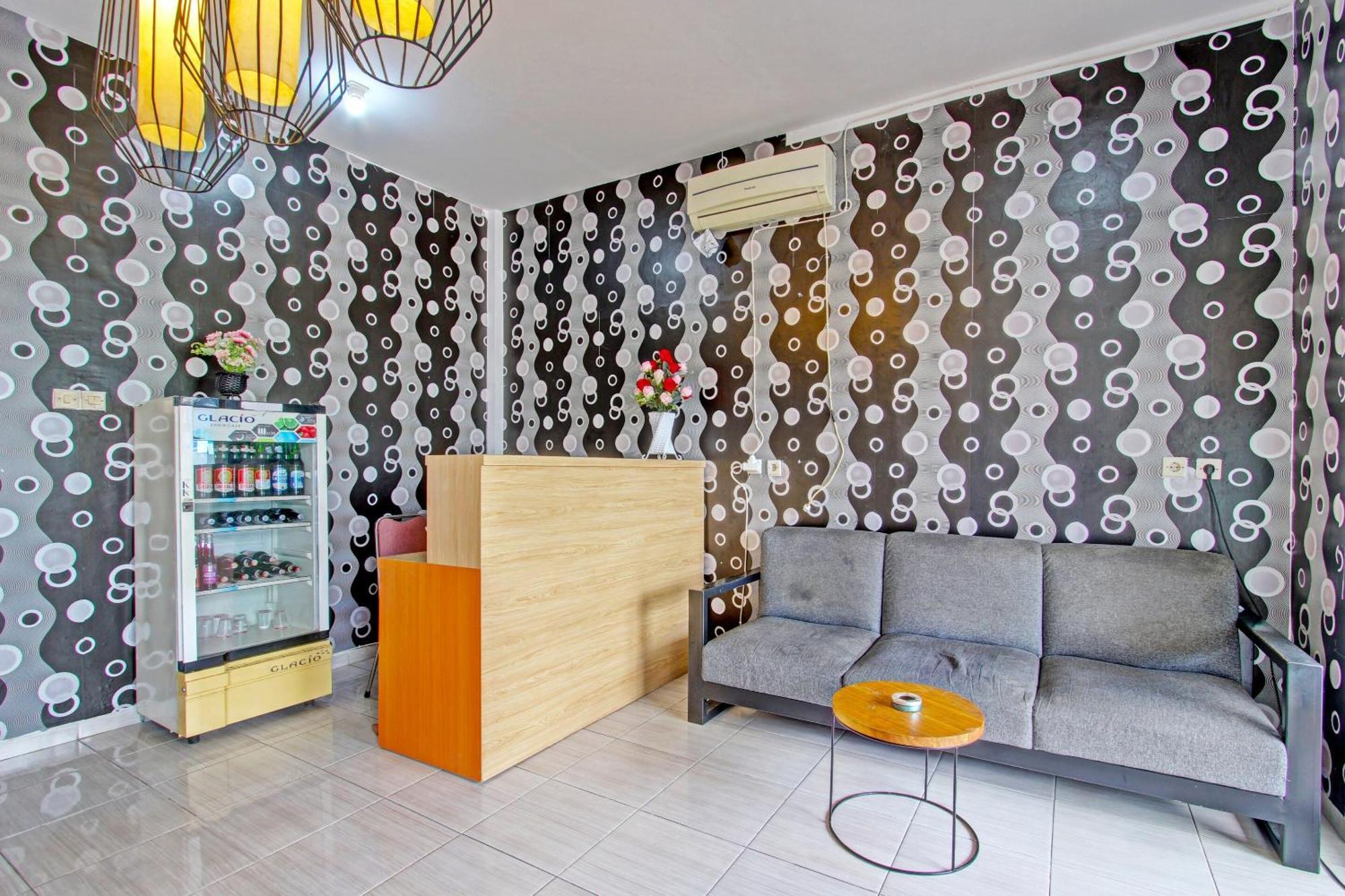 Oyo 91952 Oase Hostel Yogyakarta Kültér fotó