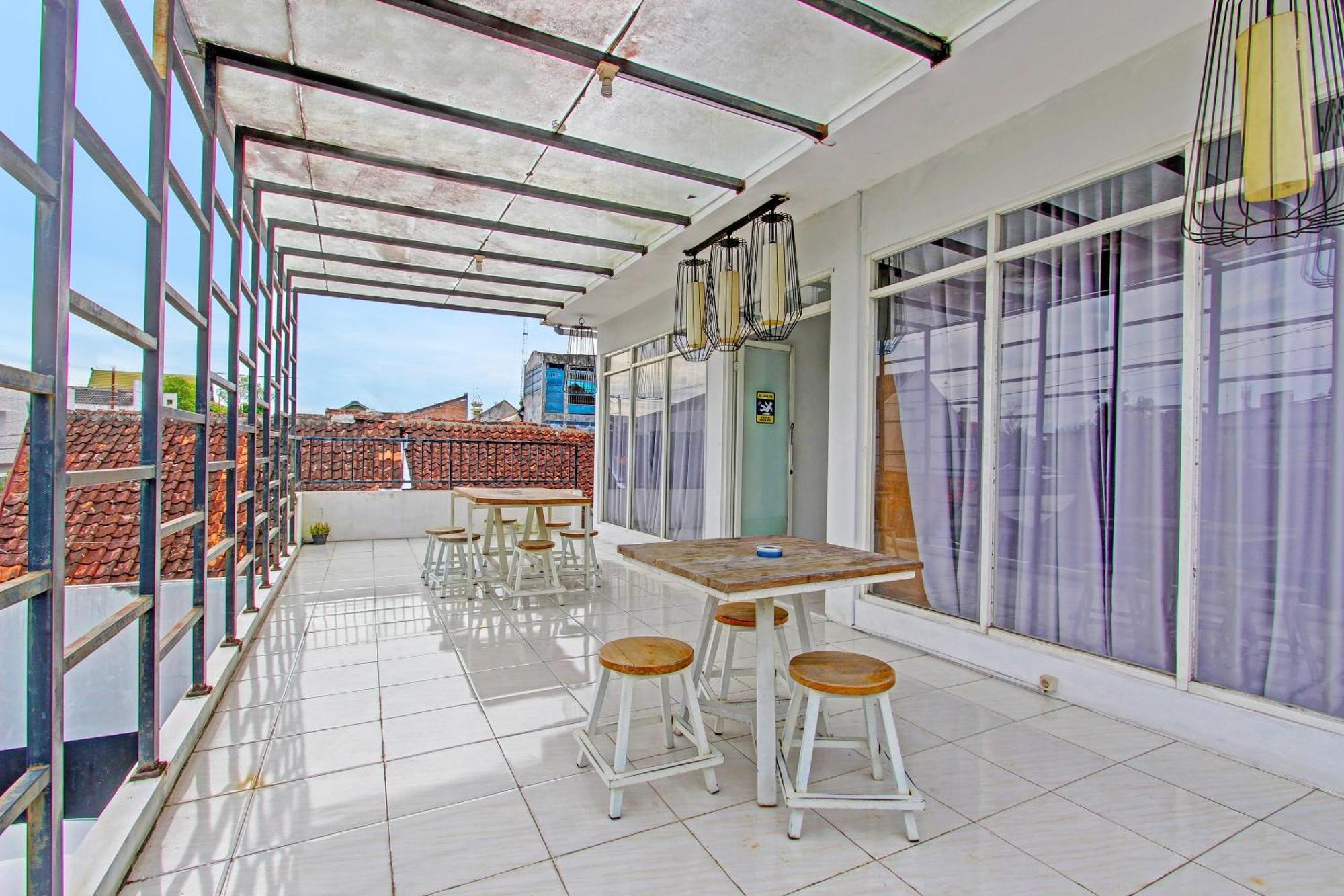 Oyo 91952 Oase Hostel Yogyakarta Kültér fotó