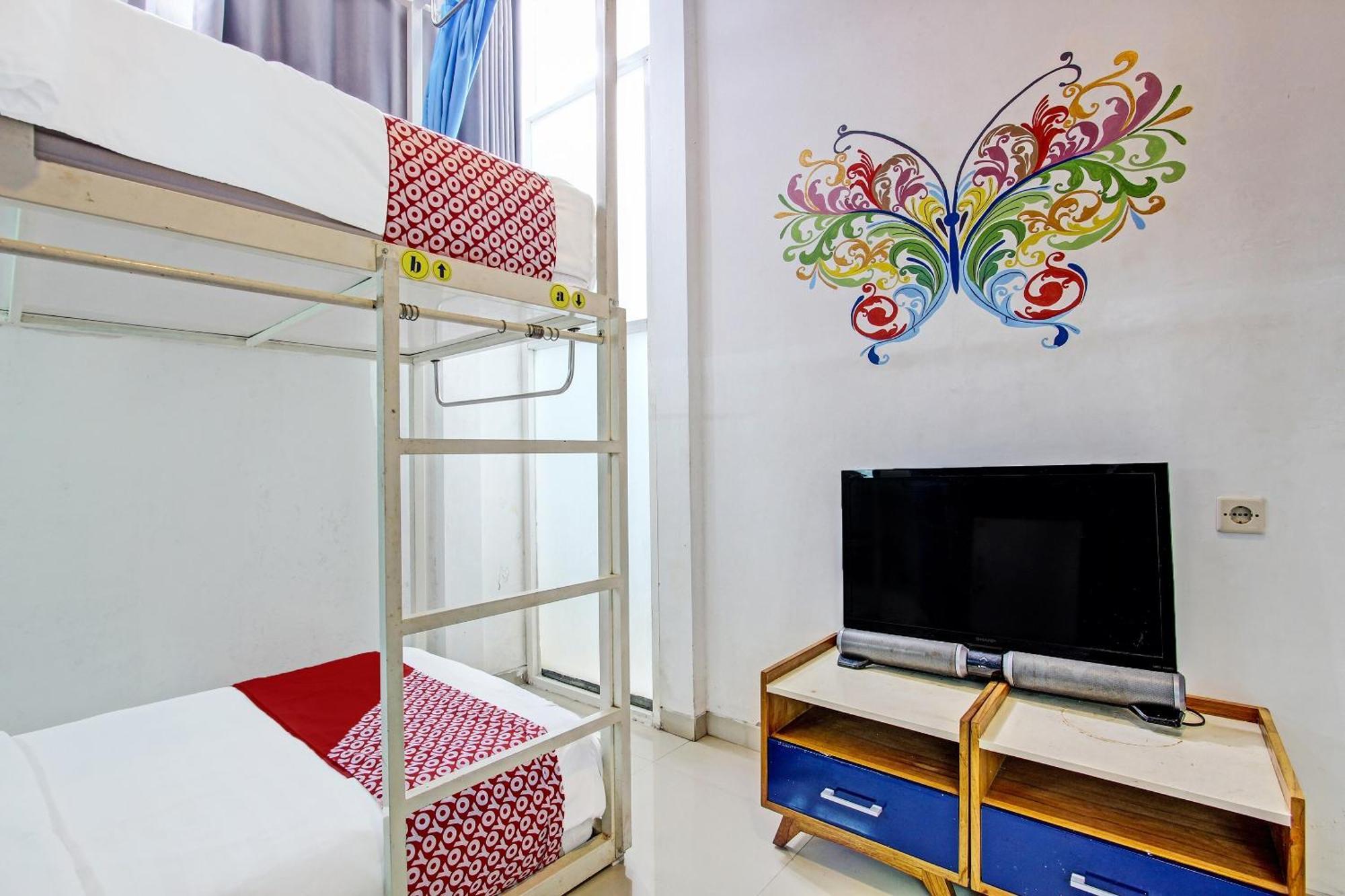Oyo 91952 Oase Hostel Yogyakarta Kültér fotó