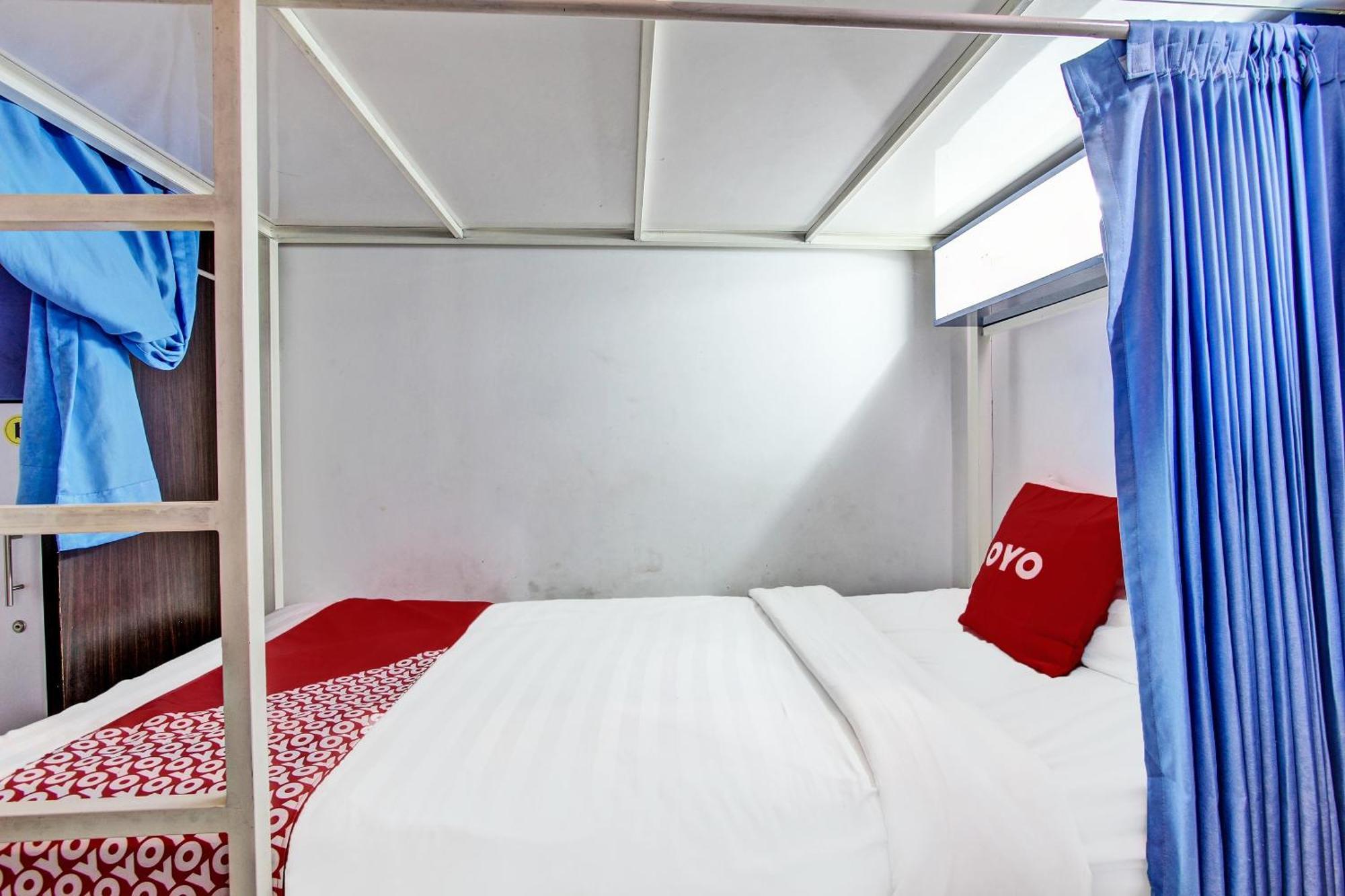 Oyo 91952 Oase Hostel Yogyakarta Kültér fotó
