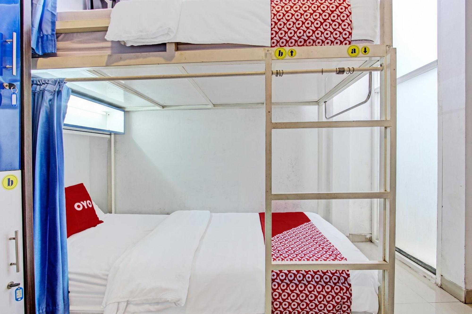 Oyo 91952 Oase Hostel Yogyakarta Kültér fotó